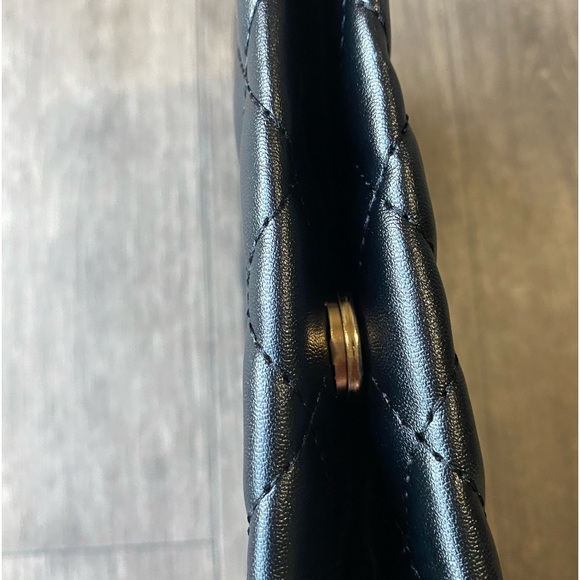 Black Quilted Women’s Shoulder Bag With Chain Strap - Picture 7 of 9